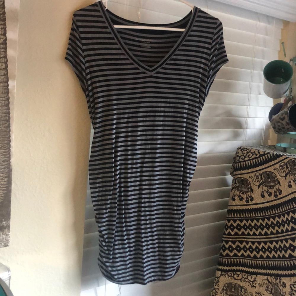 4/$15 Maternity Liz Lange Small Black & Gray striped tee